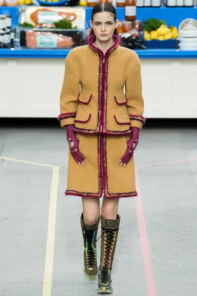 Look 27